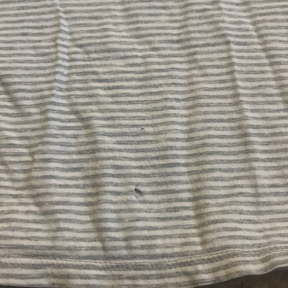 Gap v-neck tee - Picture 3 of 3